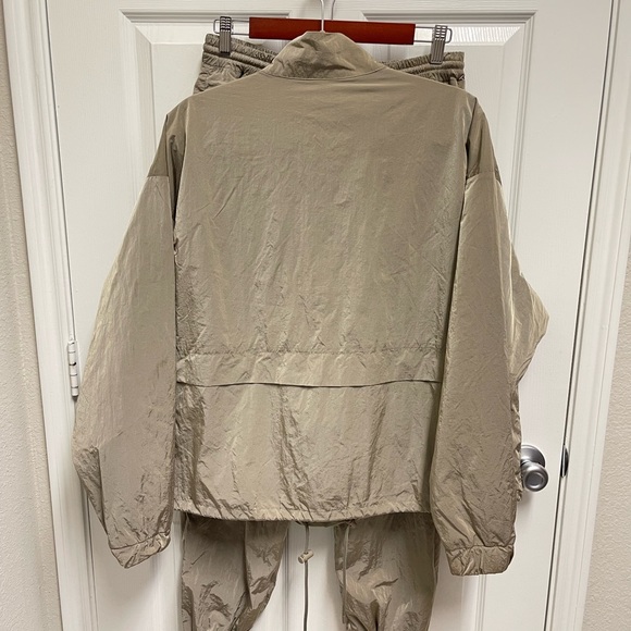Good American Taupe Two Piece Sweatsuit - Picture 10 of 16